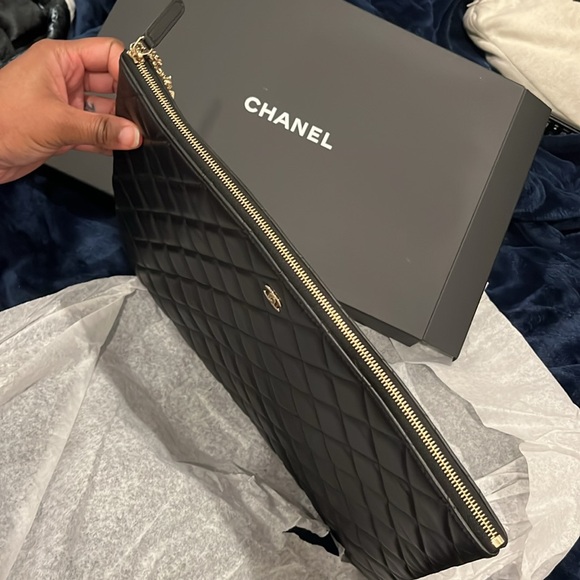 CHANEL Quilted Black Clutch O Case Vegas Charm Pull w/Box - Picture 3 of 11